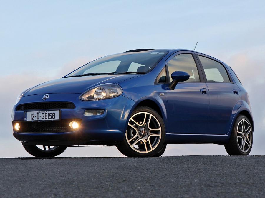  Fiat Punto 5-Door 2012 года  (UK) (фото 3 из 11)